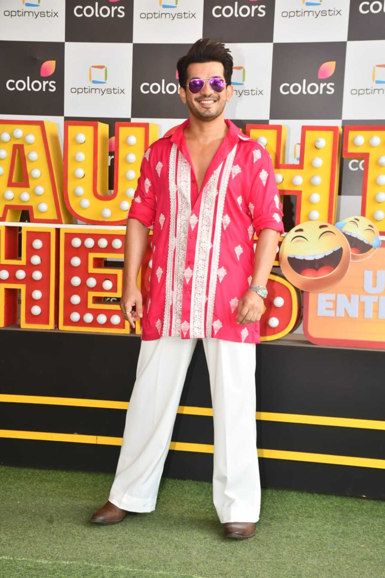 Arjun Bijlani brought vibrant energy to the Laughter Chefs set in a bright pink printed shirt teamed with white trousers.